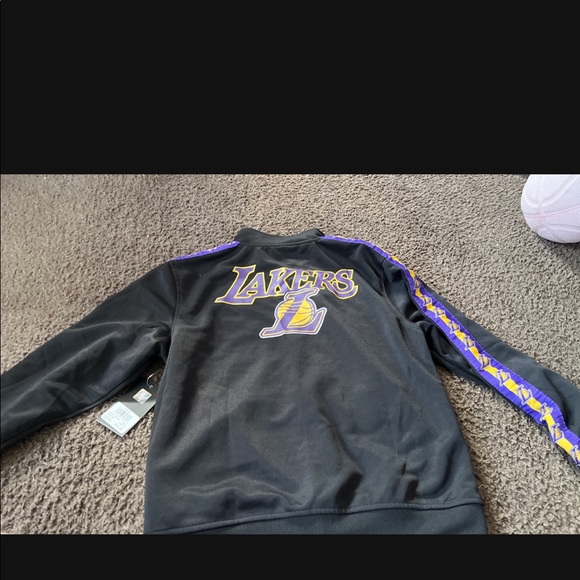 Lakers gear for youth - Picture 3 of 6